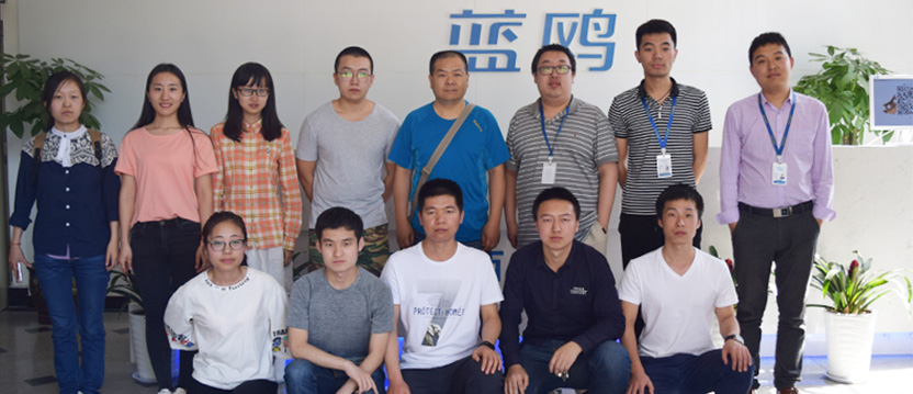 高校答辯在藍(lán)鷗，校企合作讓學(xué)子帶著夢想飛