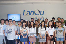 答辯在藍鷗，大二學子揮灑精彩