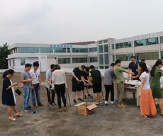 此生不悔入藍(lán)鷗，來世仍在種花家